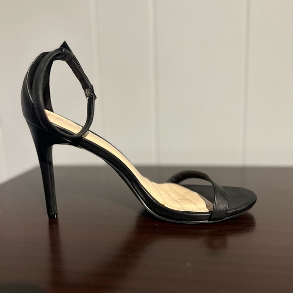 Anna Michelle Black Heels - Picture 11 of 16